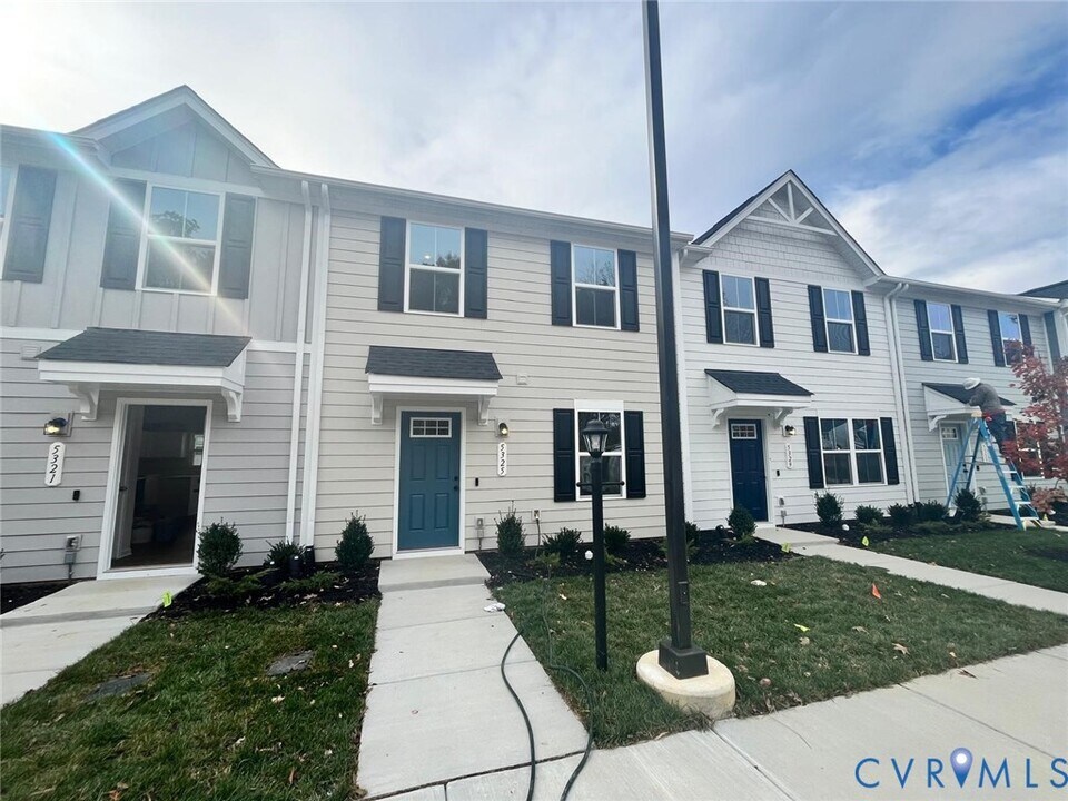 5337 Canterbury Rdg Ct in Richmond, VA - Building Photo