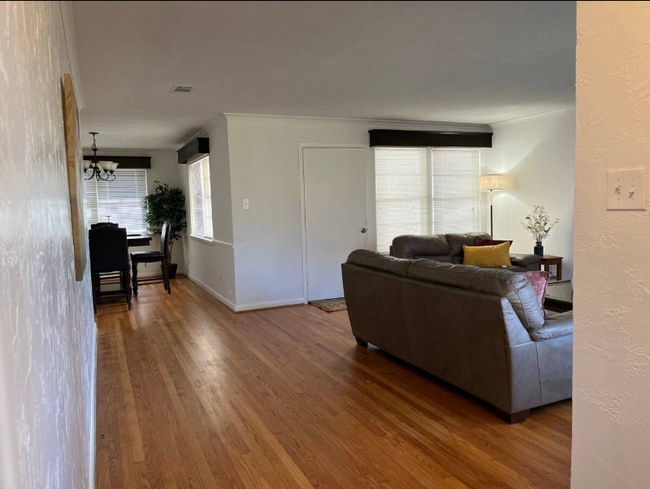 1710 Elmwood Blvd in Dallas, TX - Building Photo - Building Photo