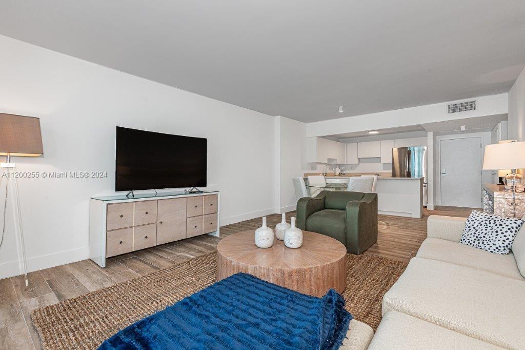 2469 Collins Ave, Unit 415 in Miami Beach, FL - Building Photo