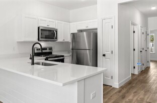 910 Barrow St in Fort Walton Beach, FL - Building Photo