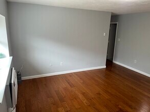 590 American Legion Hwy in Boston, MA - Foto de edificio - Building Photo