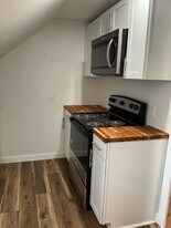 8 Woodland Ct in Marlborough, NH - Building Photo