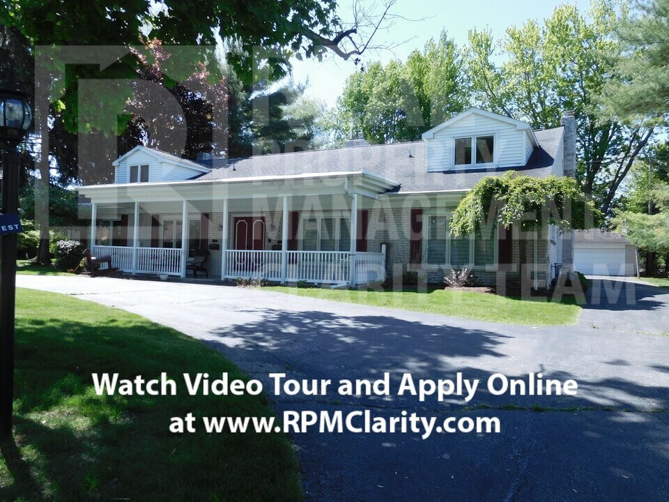 3945 Hillandale Rd-Unit -E in Toledo, OH - Foto de edificio