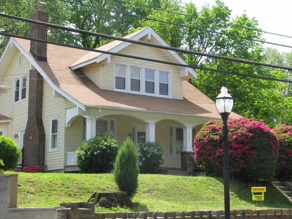 1857 Old York Rd in Abington, PA - Foto de edificio