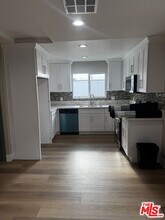 731 E 33rd St in Los Angeles, CA - Building Photo - Building Photo