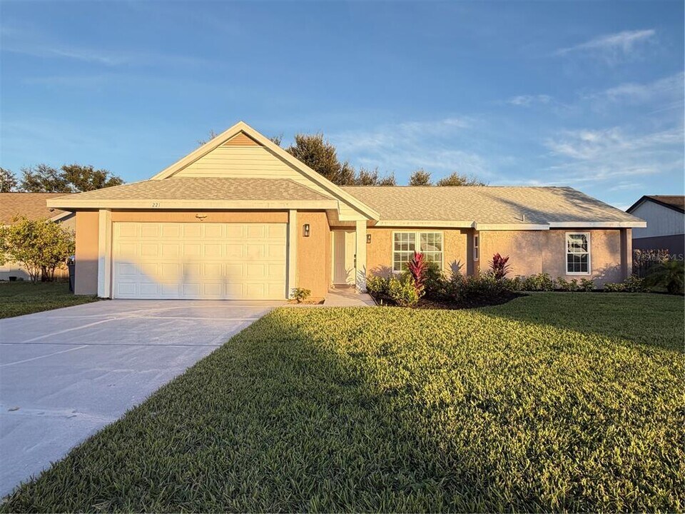 221 Dempsey Way in Orlando, FL - Building Photo