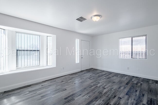 130 8th St in Bakersfield, CA - Building Photo - Building Photo