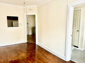2543 W Sunnyside Ave, Unit 1 in Chicago, IL - Foto de edificio - Building Photo
