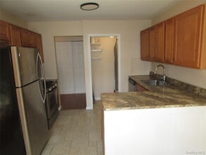 28 Alpine Dr in Wappingers Falls, NY - Building Photo - Building Photo