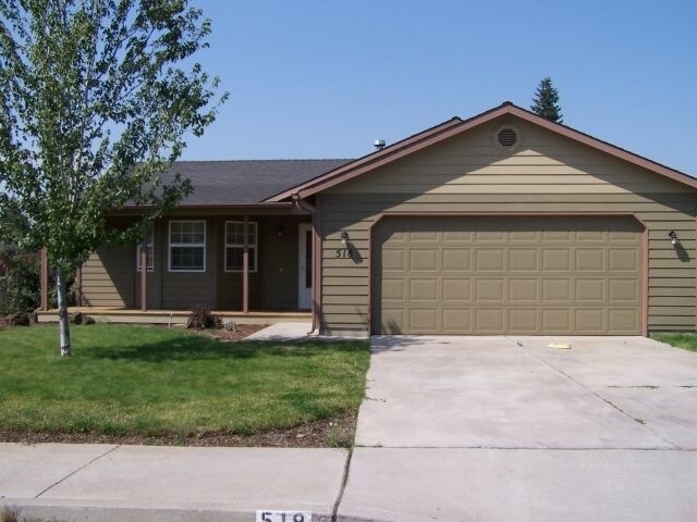 518 SW Forest Grove Dr in Bend, OR - Building Photo