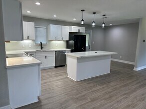 625 Elm St in Freeport, TX - Building Photo - Building Photo