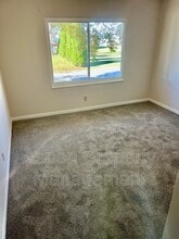 2216 Piper Pl in Burlington, IA - Building Photo - Building Photo