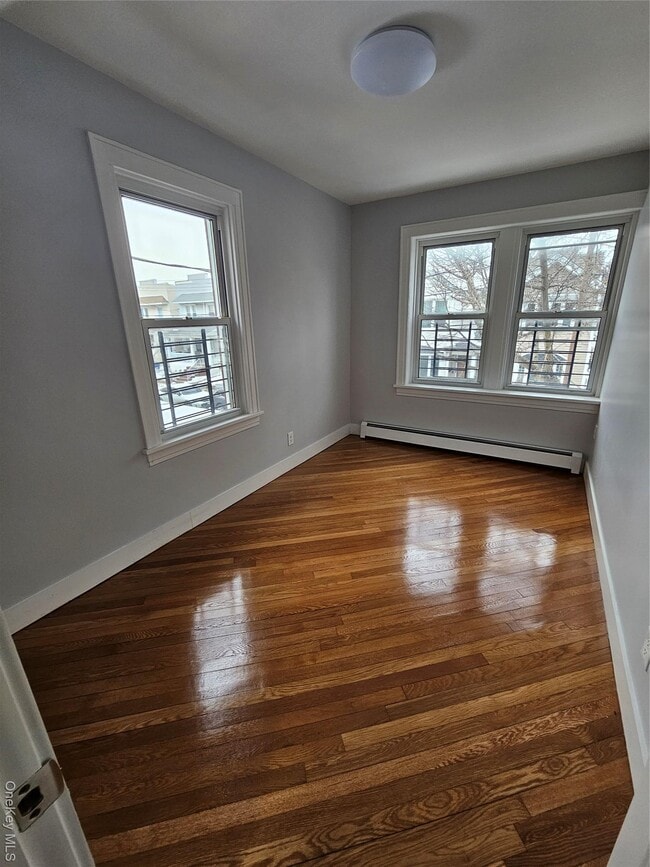 78-32 87th Ave in Queens, NY - Foto de edificio - Building Photo