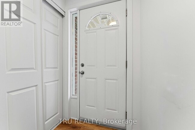 6512 Bilberry Dr in Ottawa, ON - Building Photo - Building Photo