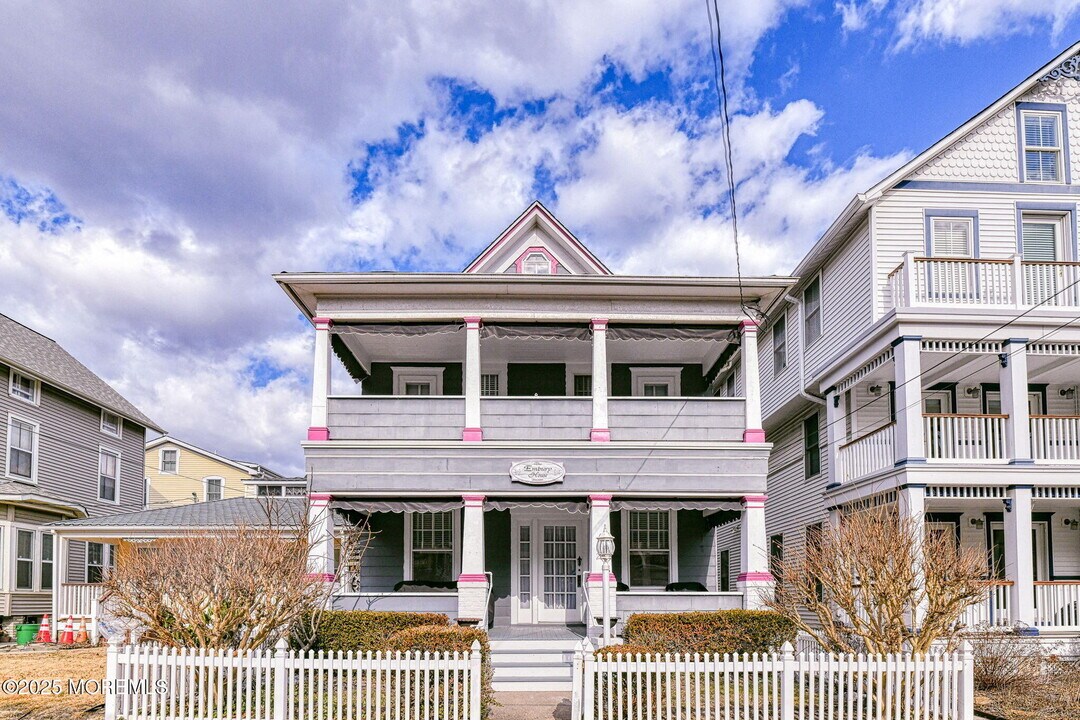 27 Embury Ave in Ocean Grove, NJ - Building Photo