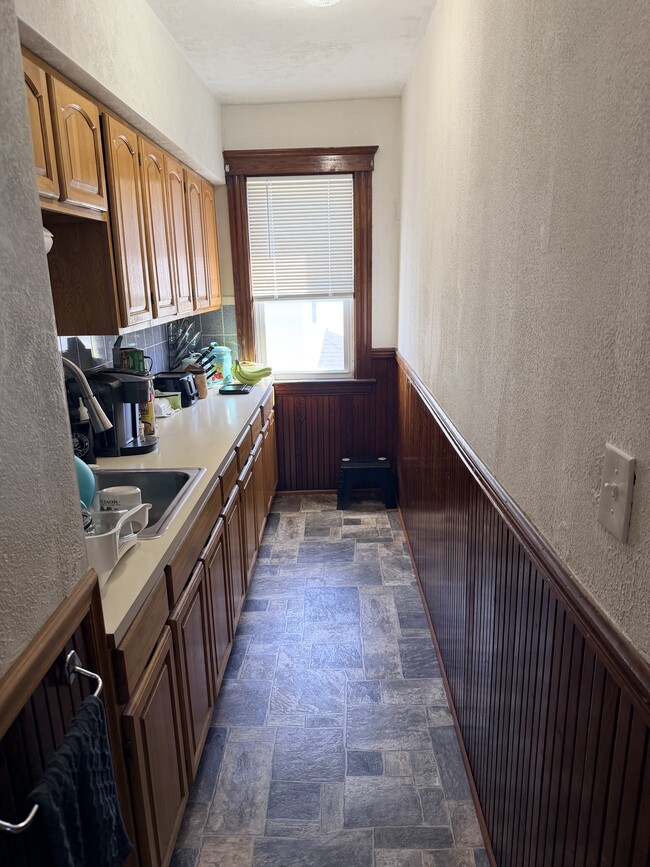 46 King Philip Rd, Unit 2 in Worcester, MA - Foto de edificio - Building Photo