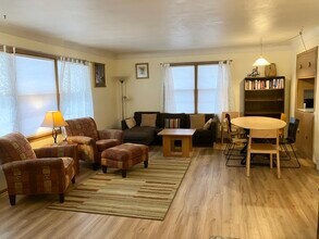 2381 Buford Ave, Unit Main in St. Paul, MN - Foto de edificio - Building Photo