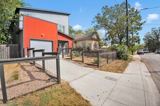 121 Alabama St in San Antonio, TX - Building Photo - Building Photo