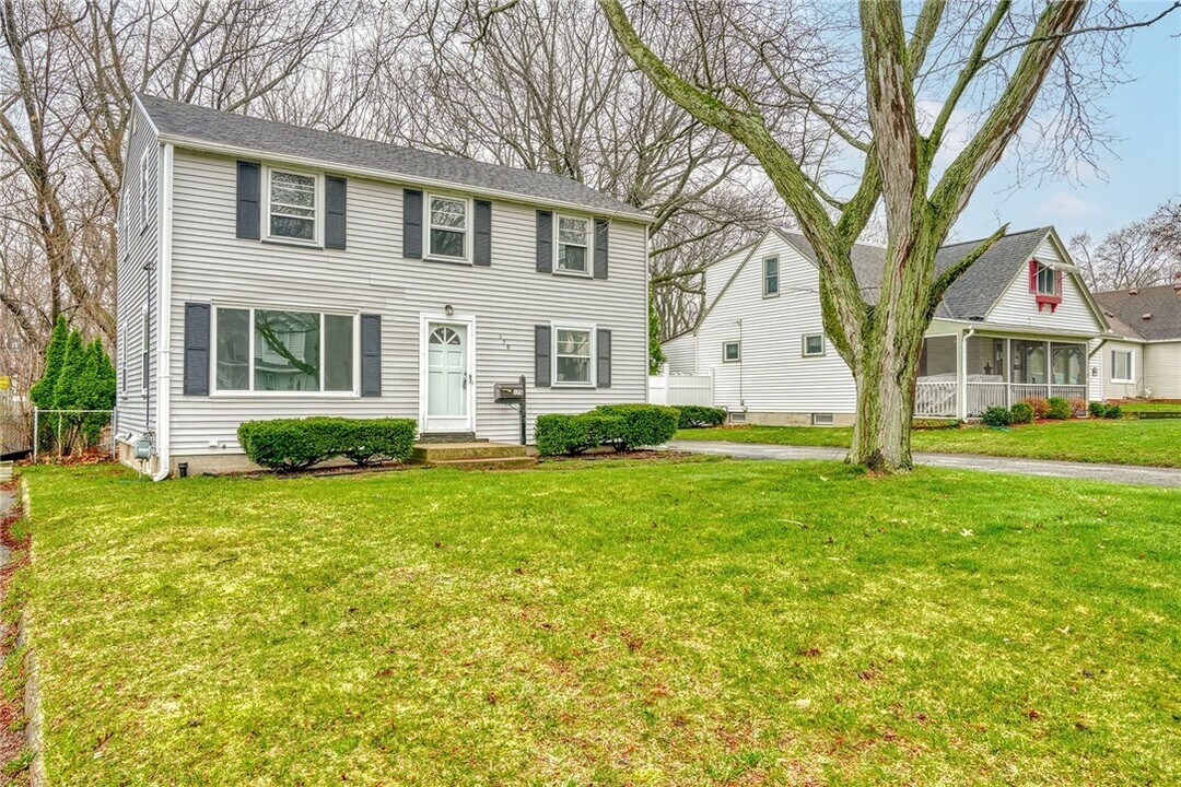 170 Hilltop Rd in Rochester, NY - Building Photo