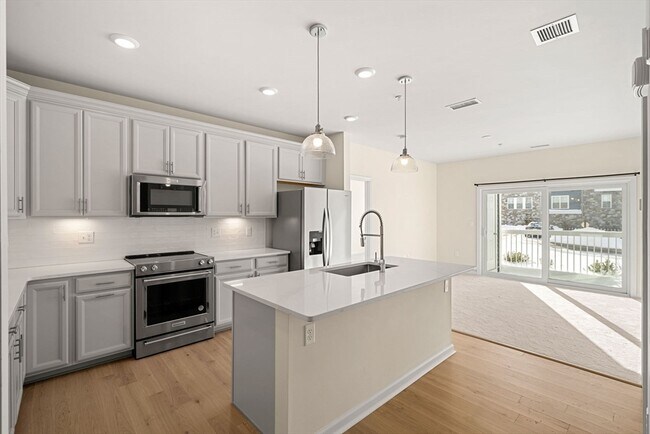 2 Stratton Dr in Woburn, MA - Building Photo - Building Photo