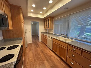 6589 Meadowridge Dr in Santa Rosa, CA - Building Photo - Building Photo