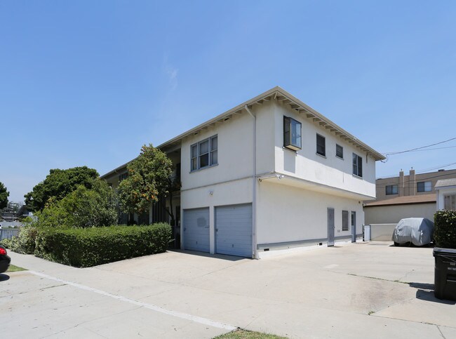 3800 Marcasel Ave in Los Angeles, CA - Foto de edificio - Building Photo