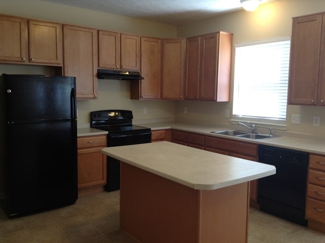 6529 Caressa Way in Indianapolis, IN - Foto de edificio - Building Photo