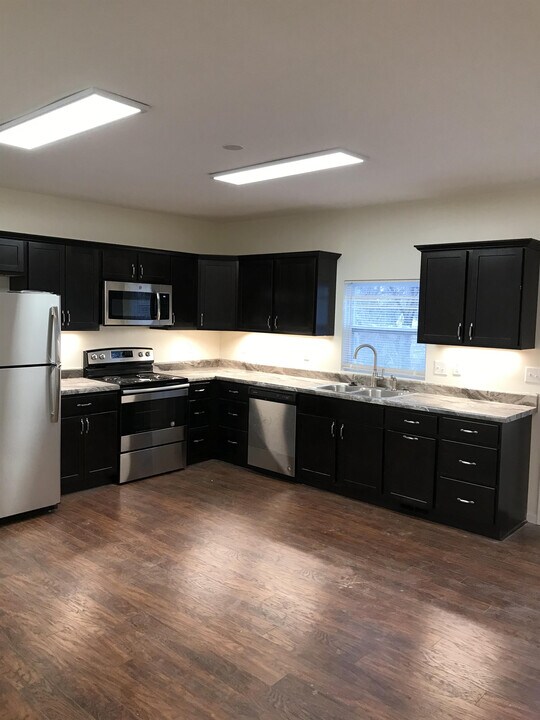 36 Limit St in Leavenworth, KS - Building Photo