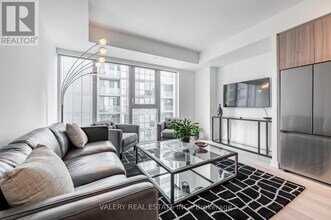 357 King St W in Toronto, ON - Building Photo - Building Photo