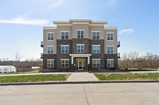 80 Gathering Pl Ln in Iowa City, IA - Building Photo - Building Photo