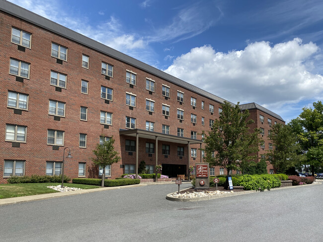 Towne Towers Apartments in Albany, NY - Building Photo - Building Photo