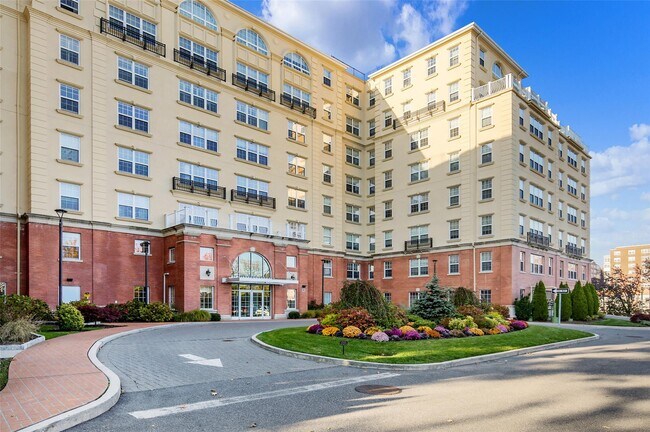 property at 10 Byron Pl