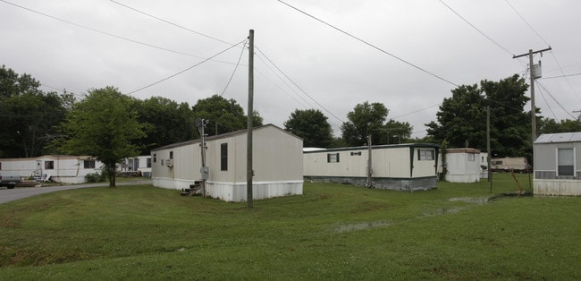 687 S Main St in Sweetwater, TN - Building Photo - Building Photo