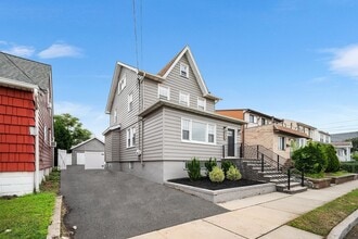 725 4th St in Secaucus, NJ - Building Photo - Building Photo