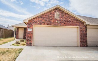 6804 Oakridge Ave in Lubbock, TX - Building Photo