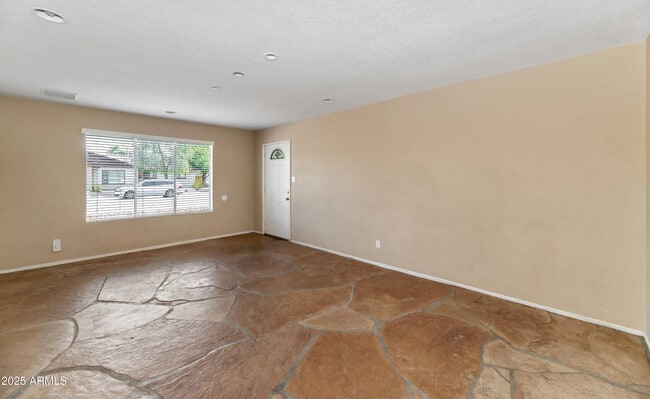 1128 E Broadmor Dr in Tempe, AZ - Foto de edificio - Building Photo