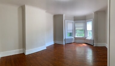 4103 Locust St, Unit 2 in Philadelphia, PA - Foto de edificio - Building Photo