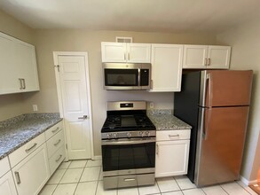 7353 Delmar Blvd, Unit 2W in University City, MO - Building Photo - Building Photo