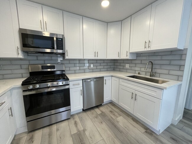 345-379 Cedar St in El Cajon, CA - Building Photo - Building Photo