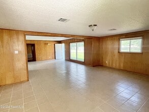 1085 Anse Broussard Hwy in Breaux Bridge, LA - Building Photo - Building Photo