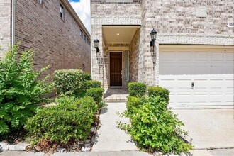 3206 Holly Crossing Dr in Houston, TX - Building Photo - Building Photo