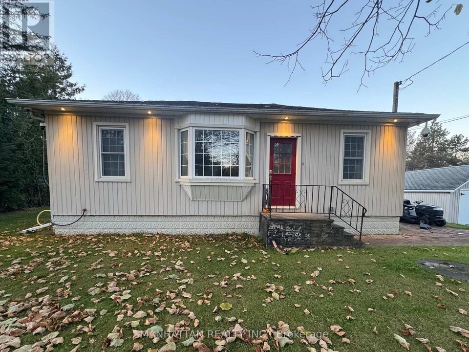 10 Victor Dr in Whitchurch-Stouffville, ON - Building Photo