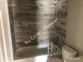 924 Holland Ave in Charlotte, NC - Building Photo - Building Photo