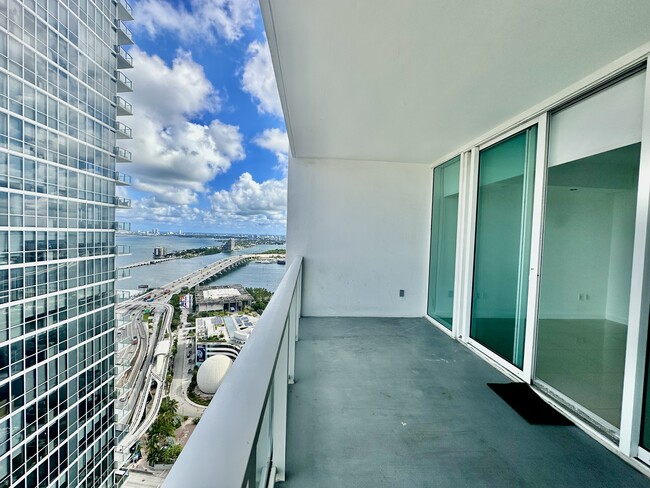 1040 Biscayne Blvd, Unit 3505 in Miami, FL - Building Photo - Building Photo