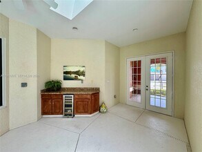 1740 Ludlow Rd in Marco Island, FL - Foto de edificio - Building Photo