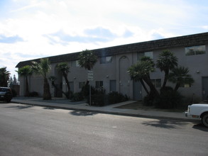 Westchester Townhouses in Bakersfield, CA - Building Photo - Building Photo