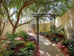 220 Santa Barbara St in Santa Barbara, CA - Building Photo - Building Photo