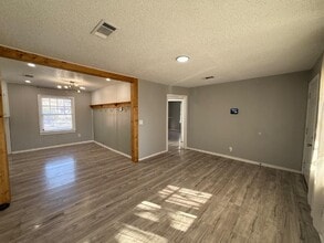 1905 Hasley Dr in The Village, OK - Building Photo - Building Photo