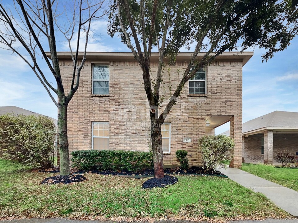 1920 Rosa Parks Blvd in Lancaster, TX - Building Photo