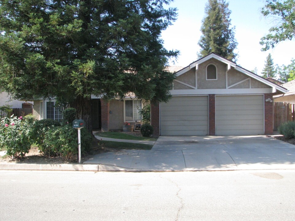 1916 E Quincy Ave in Fresno, CA - Building Photo